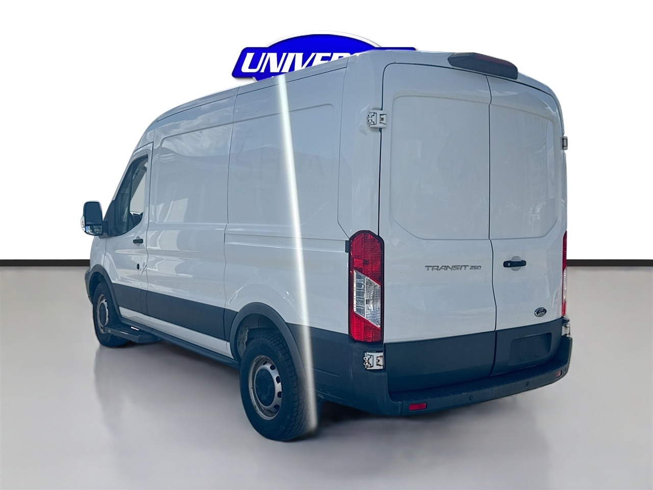 Ford Transit Van T-250 130" Med Rf 9000 GVWR Sliding RH Dr 2018