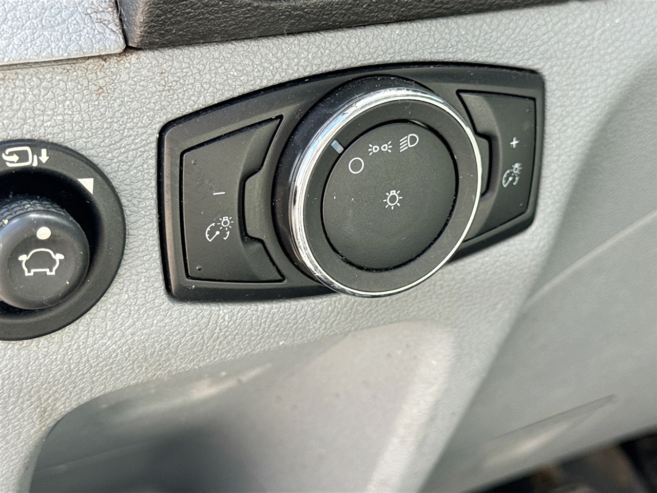 Ford Transit Van T-250 130" Med Rf 9000 GVWR Sliding RH Dr 2018