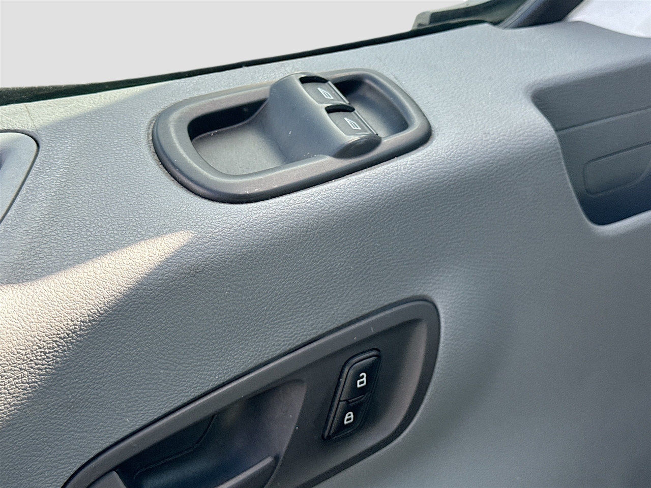 Ford Transit Van T-250 130" Med Rf 9000 GVWR Sliding RH Dr 2018