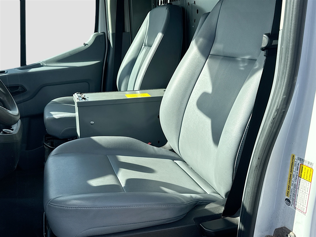 Ford Transit Van T-250 130" Med Rf 9000 GVWR Sliding RH Dr 2018