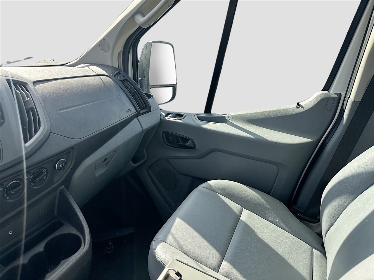 Ford Transit Van T-250 130" Med Rf 9000 GVWR Sliding RH Dr 2018