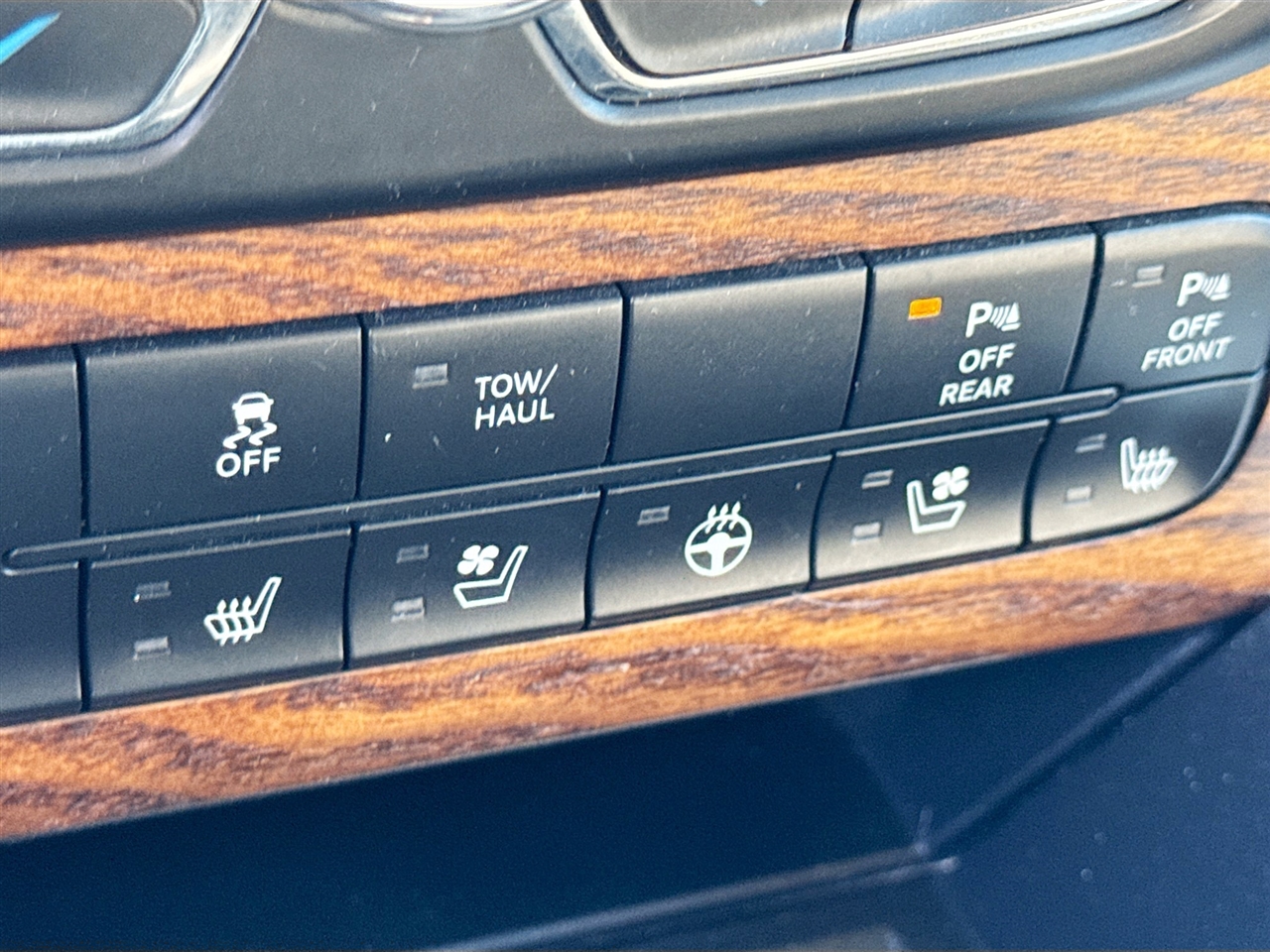 RAM 1500 Longhorn 4x2 Crew Cab 6'4" Box *Ltd Avail* 2018