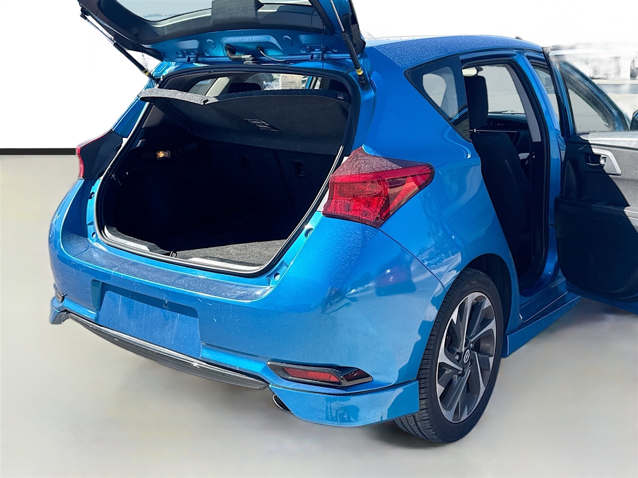 Scion iM 5dr HB Man (Natl) 2016