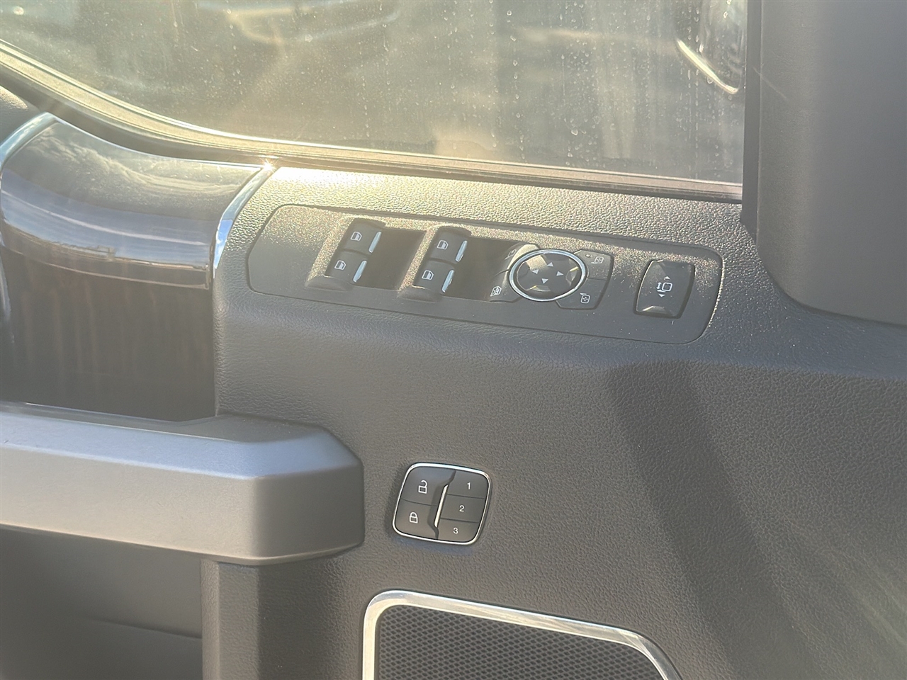 Ford Super Duty F-250 SRW King Ranch 4WD Crew Cab 8' Box 2017