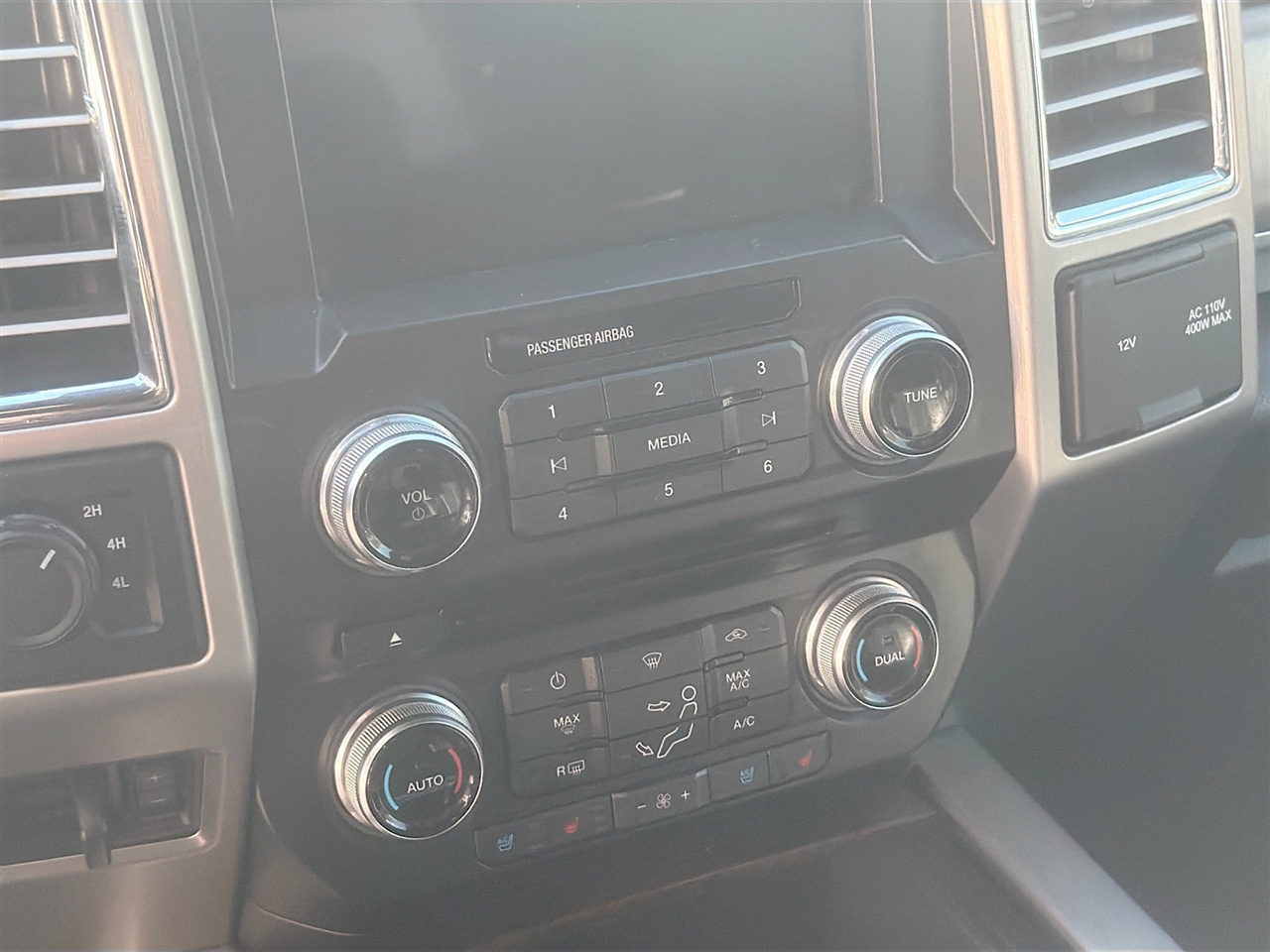 Ford Super Duty F-250 SRW King Ranch 4WD Crew Cab 8' Box 2017