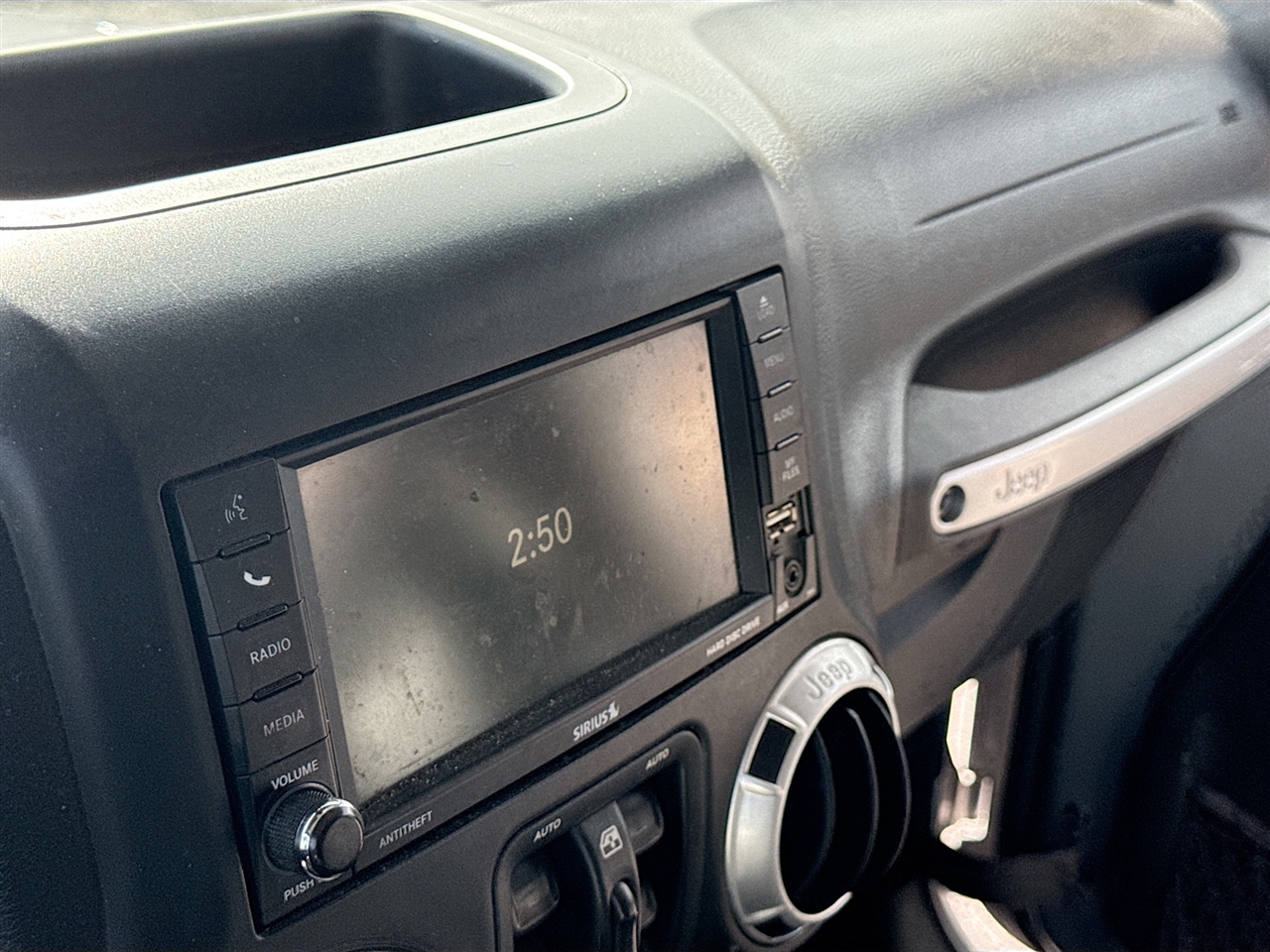 Jeep Wrangler Unlimited 4WD 4dr Sahara 2013