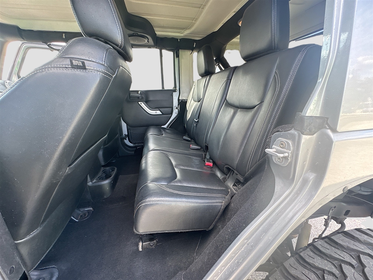 Jeep Wrangler Unlimited 4WD 4dr Sahara 2013