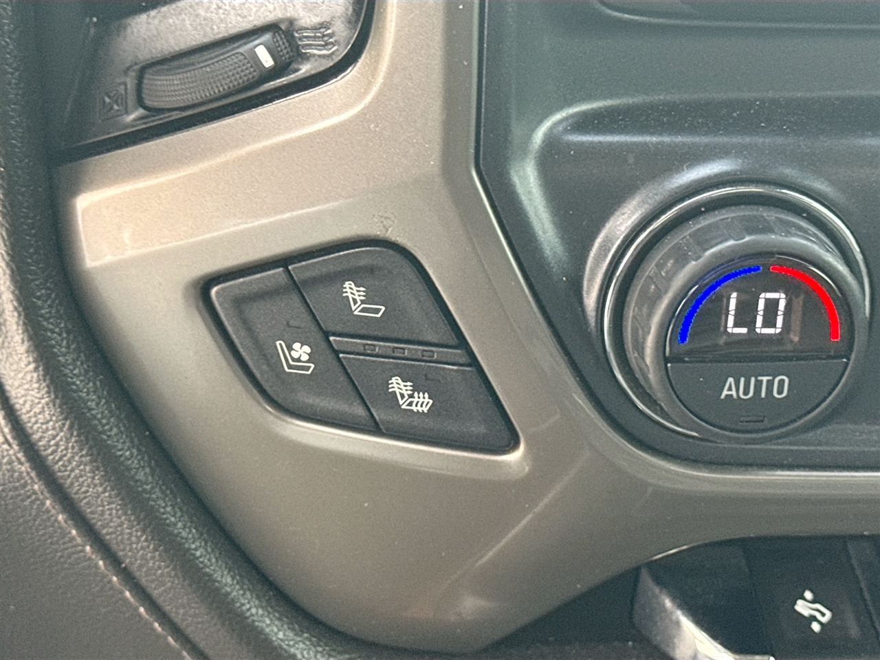 Chevrolet Silverado 3500HD 2WD Crew Cab 167.7" High Country 2018