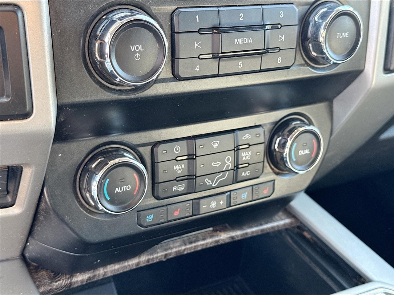 Ford Super Duty F-250 SRW Lariat 4WD Crew Cab 6.75' Box 2019