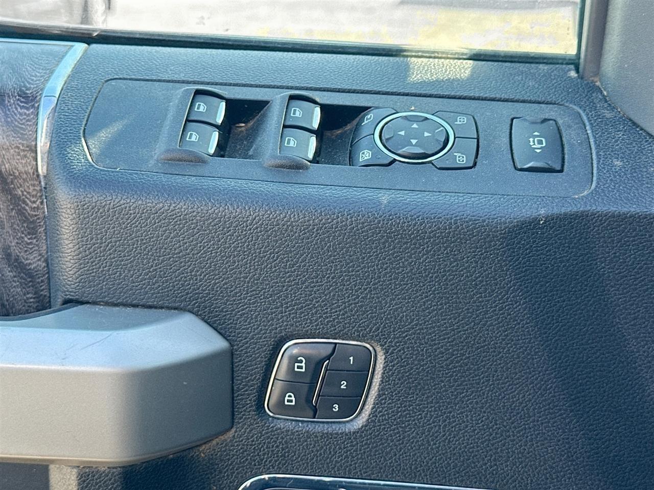 Ford Super Duty F-250 SRW Lariat 4WD Crew Cab 6.75' Box 2019