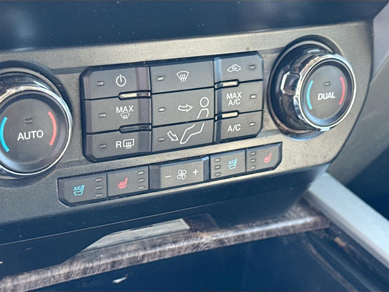 Ford Super Duty F-250 SRW Lariat 4WD Crew Cab 6.75' Box 2019