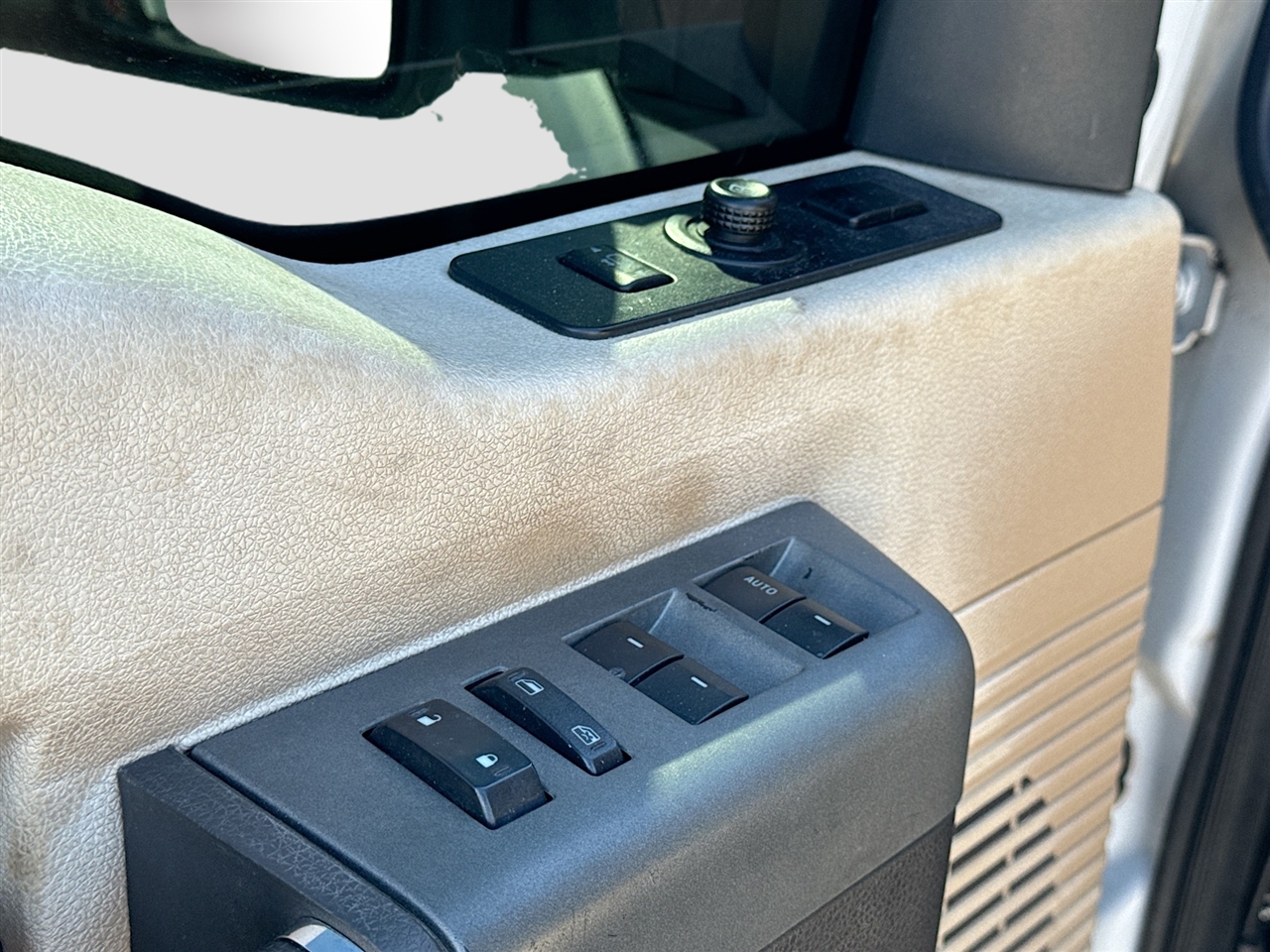 Ford Super Duty F-350 SRW 4WD Crew Cab 156" King Ranch 2012