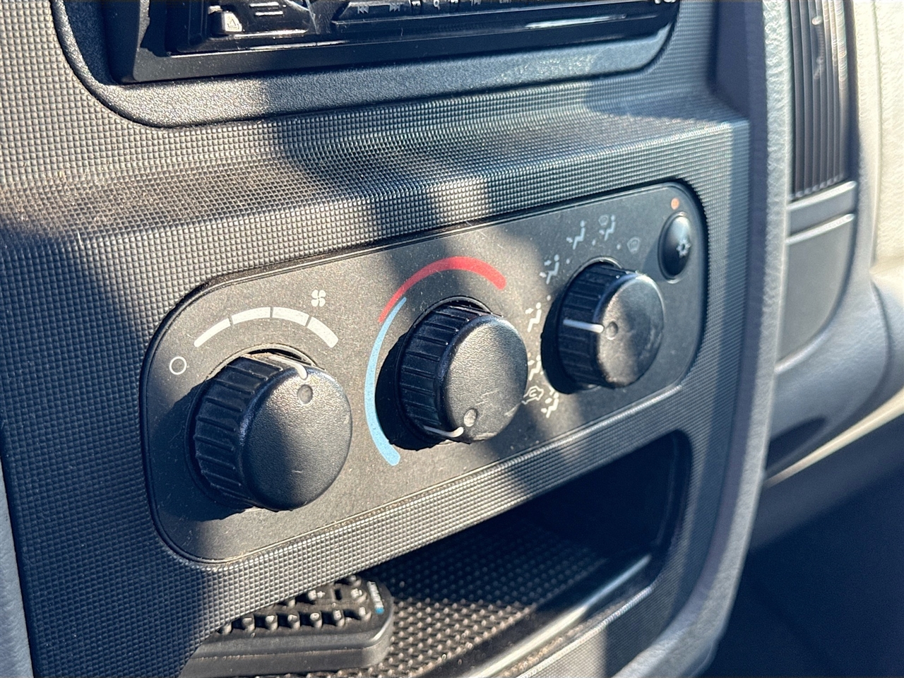 Dodge Ram 1500 4dr Quad Cab 140.5" WB ST 2005