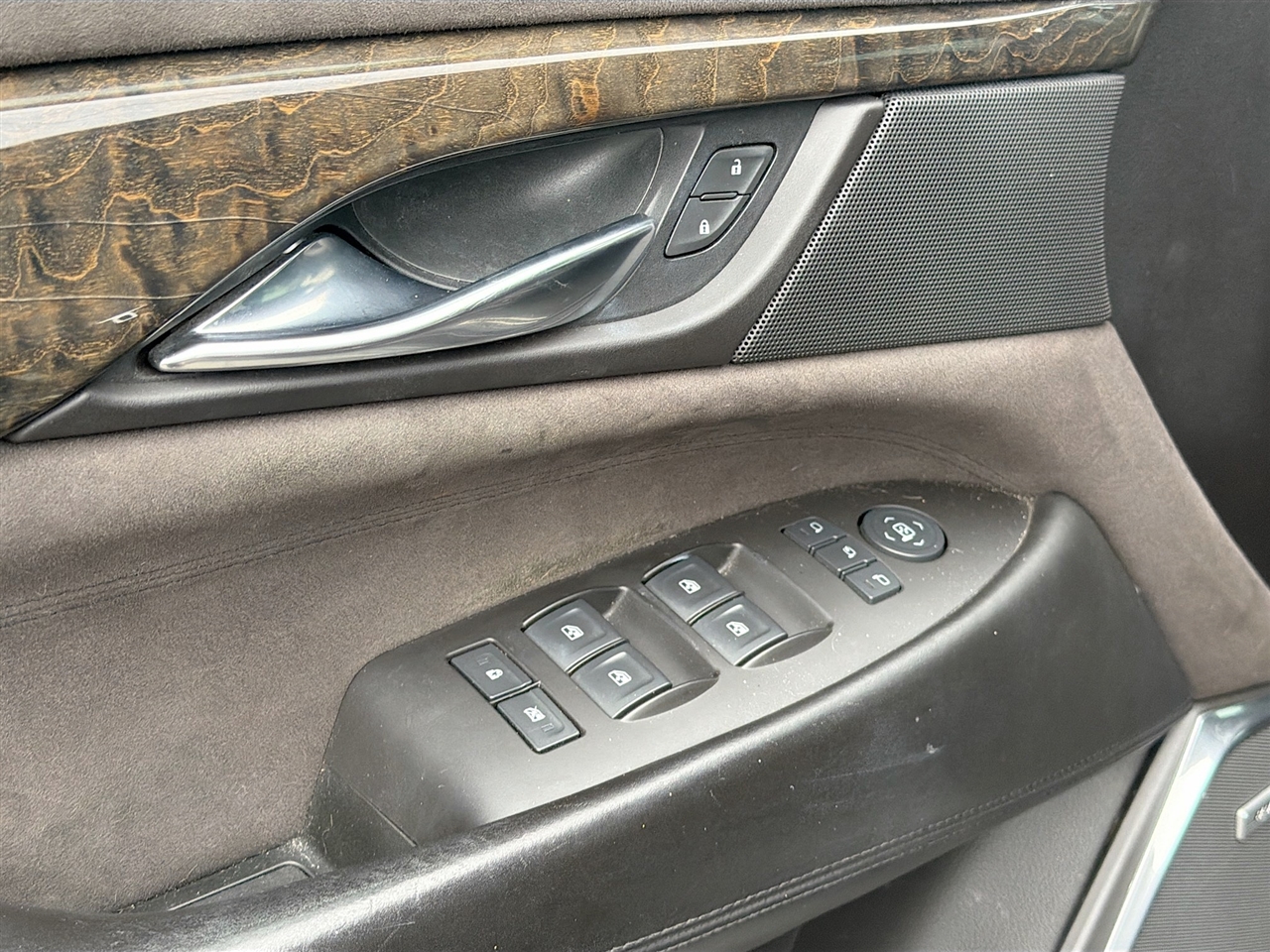 Cadillac Escalade ESV 4WD 4dr Platinum 2016