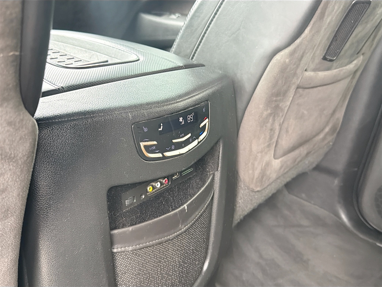 Cadillac Escalade ESV 4WD 4dr Platinum 2016