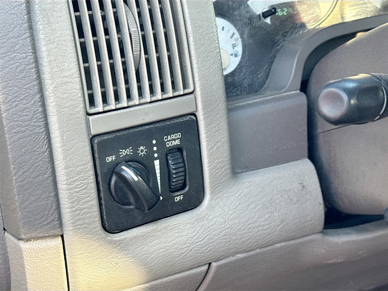 Dodge Ram 1500 4dr Quad Cab 140.5" WB ST 2005