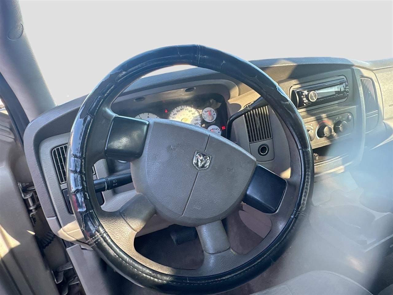 Dodge Ram 1500 4dr Quad Cab 140.5" WB ST 2005