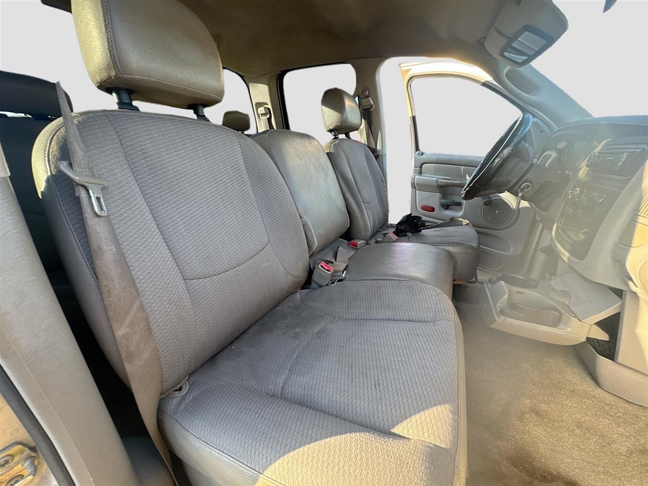 Dodge Ram 1500 4dr Quad Cab 140.5" WB ST 2005