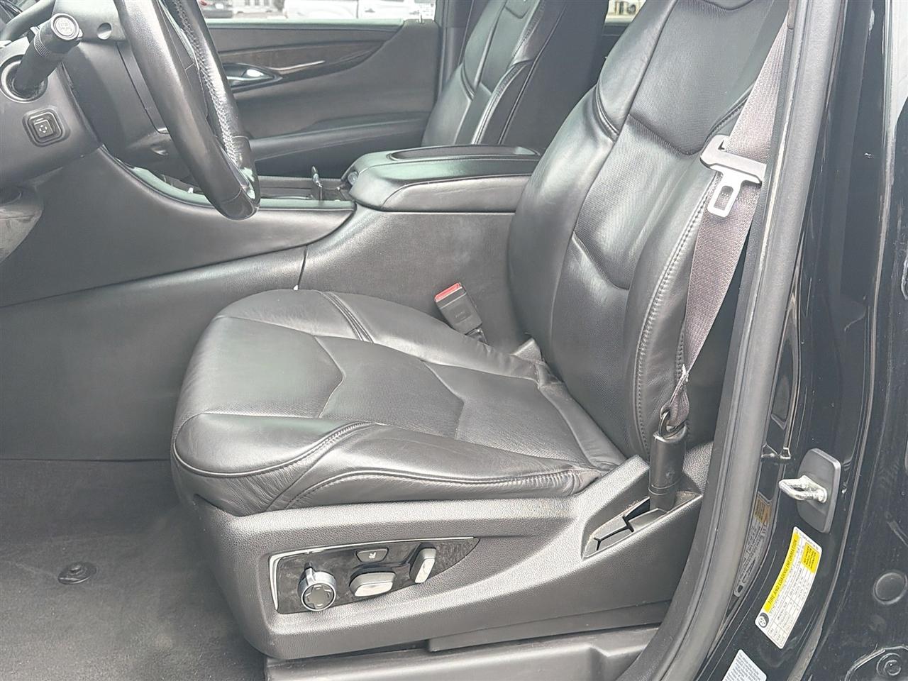 Cadillac Escalade ESV 4WD 4dr Platinum 2016