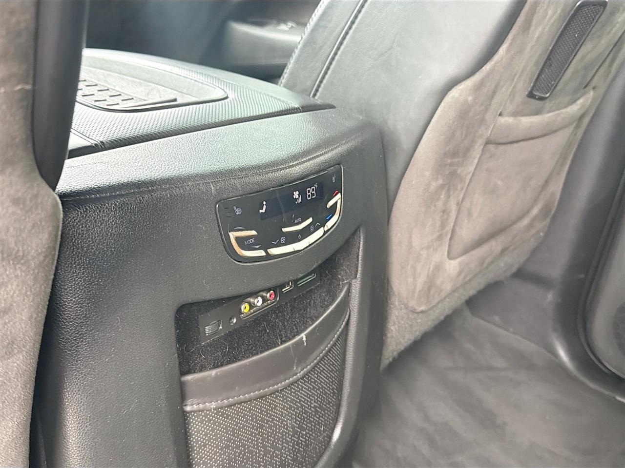 Cadillac Escalade ESV 4WD 4dr Platinum 2016