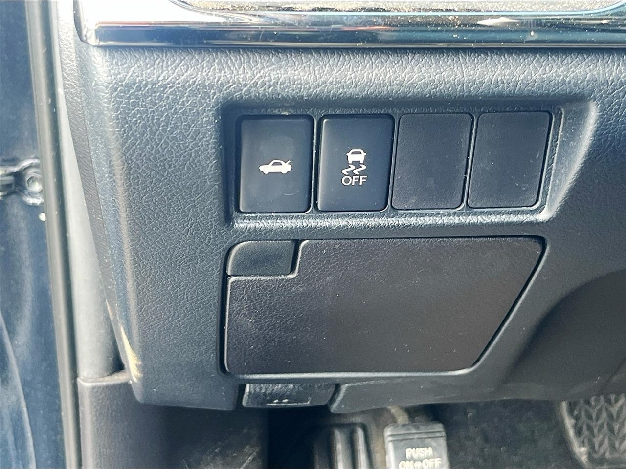 Toyota Avalon 4dr Sdn Limited (Natl) 2015