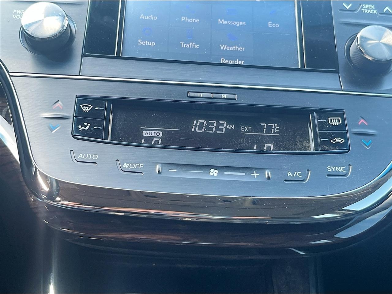 Toyota Avalon 4dr Sdn Limited (Natl) 2015