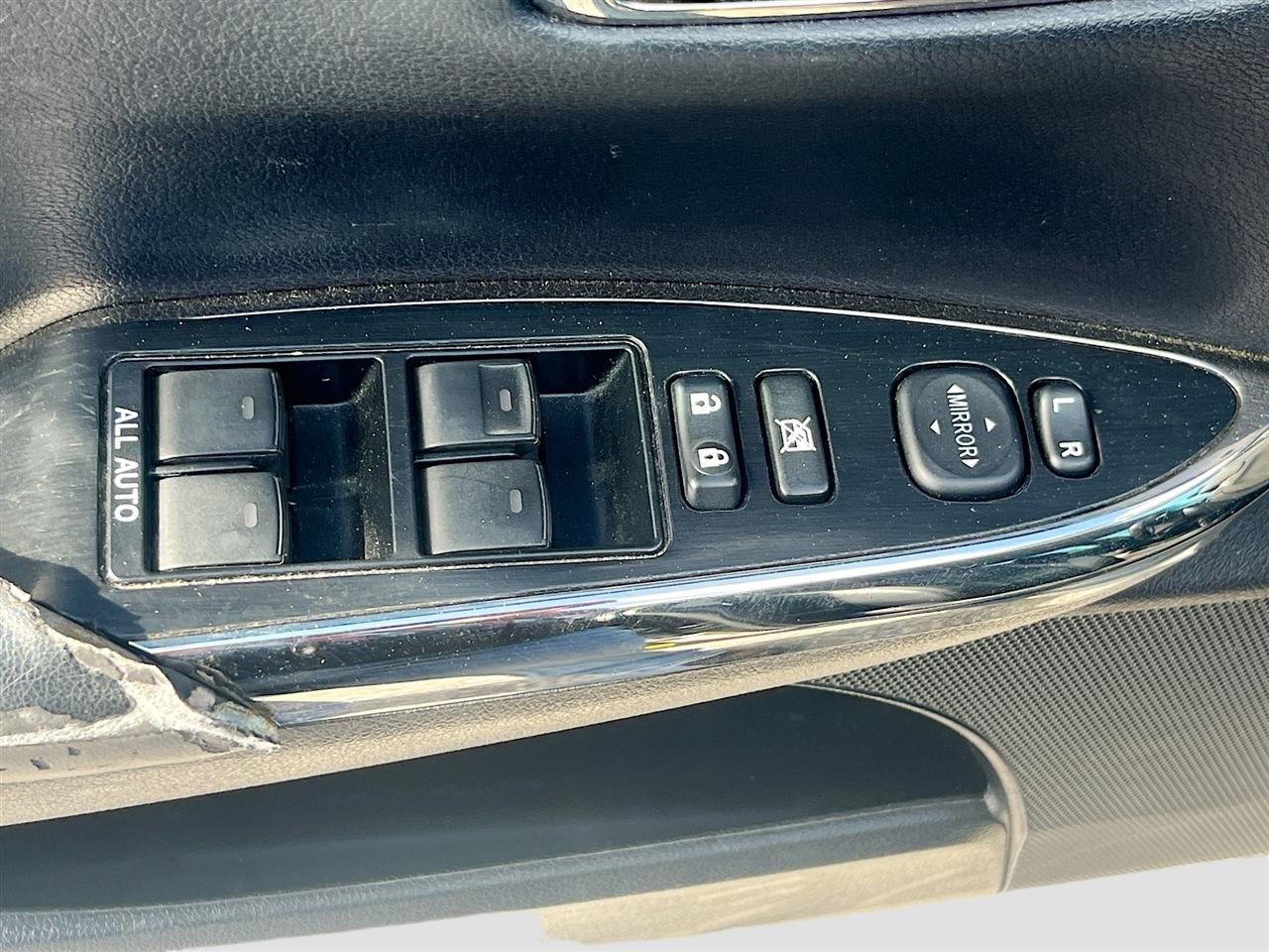 Toyota Avalon 4dr Sdn Limited (Natl) 2015