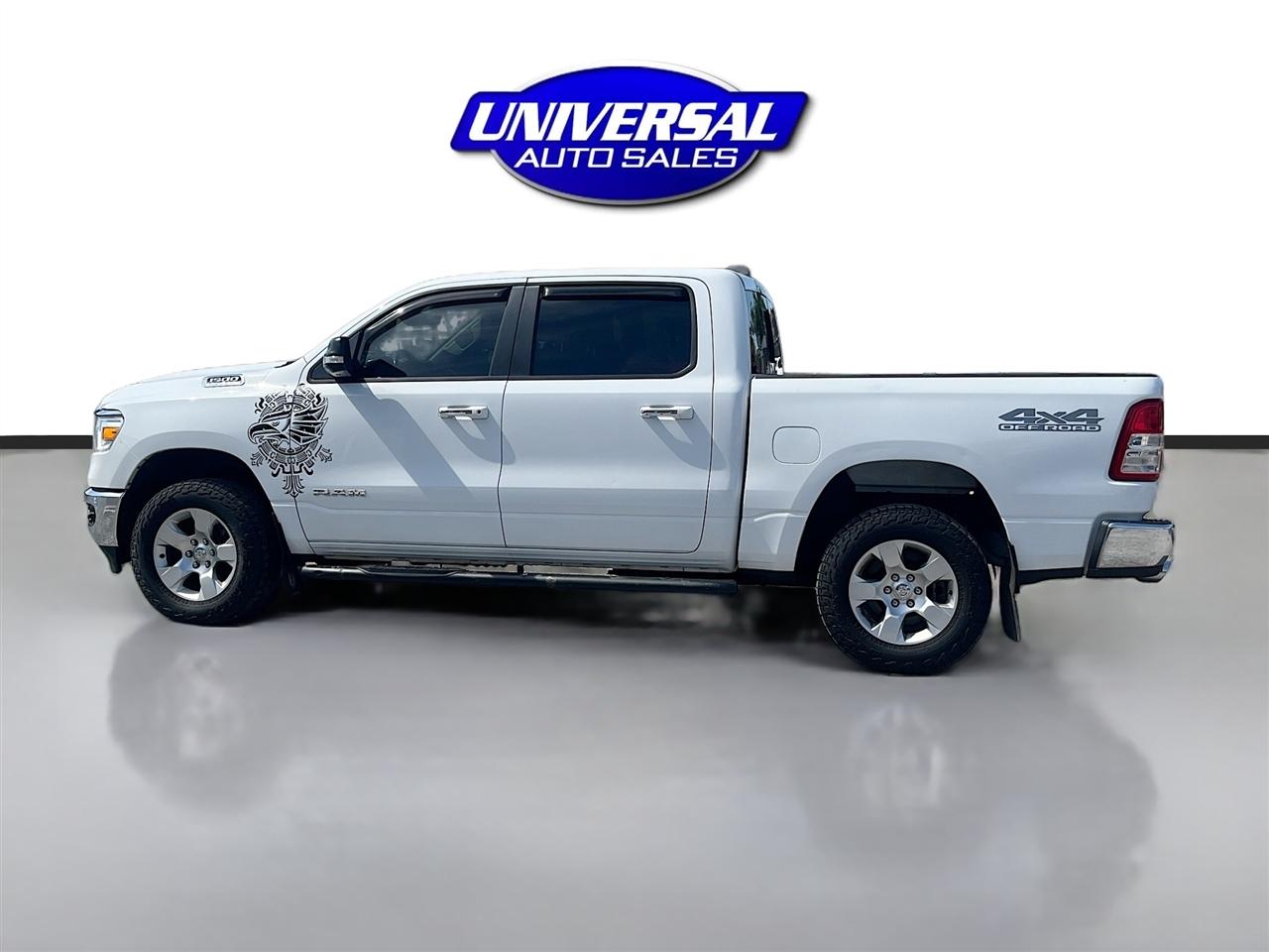 RAM 1500 Big Horn 4x4 Crew Cab 5'7" Box 2020