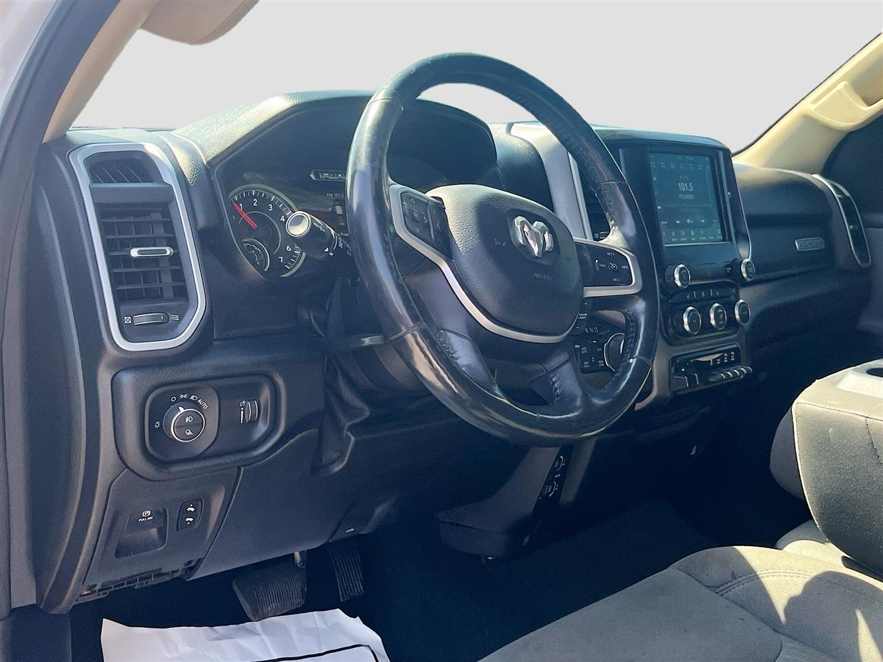 RAM 1500 Big Horn 4x4 Crew Cab 5'7" Box 2020