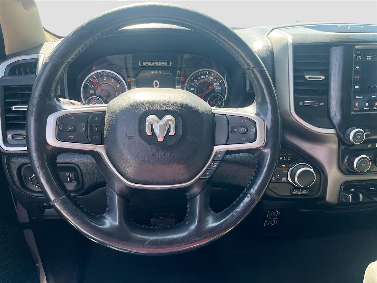 RAM 1500 Big Horn 4x4 Crew Cab 5'7" Box 2020