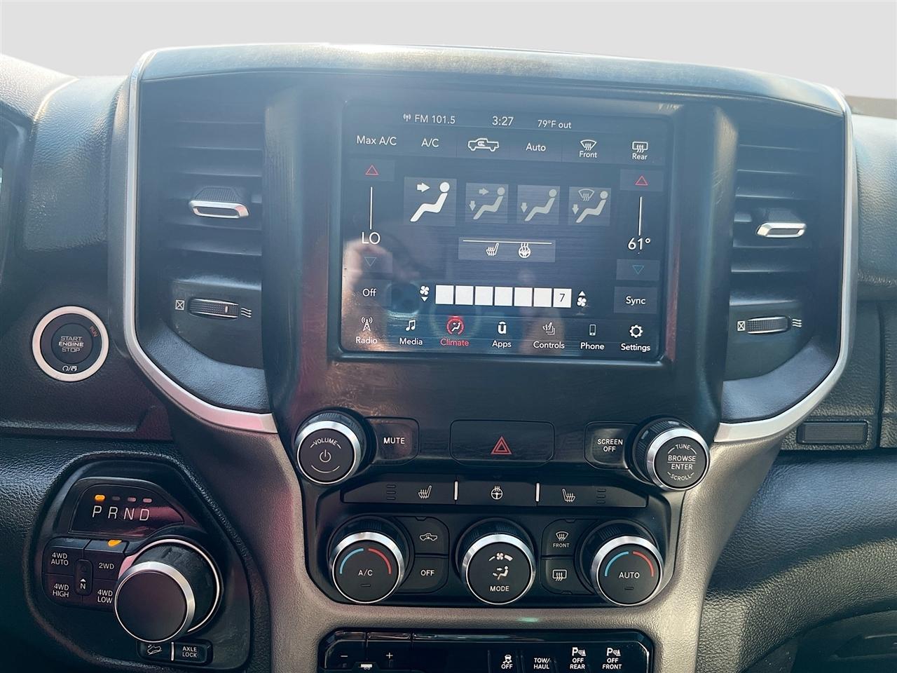 RAM 1500 Big Horn 4x4 Crew Cab 5'7" Box 2020