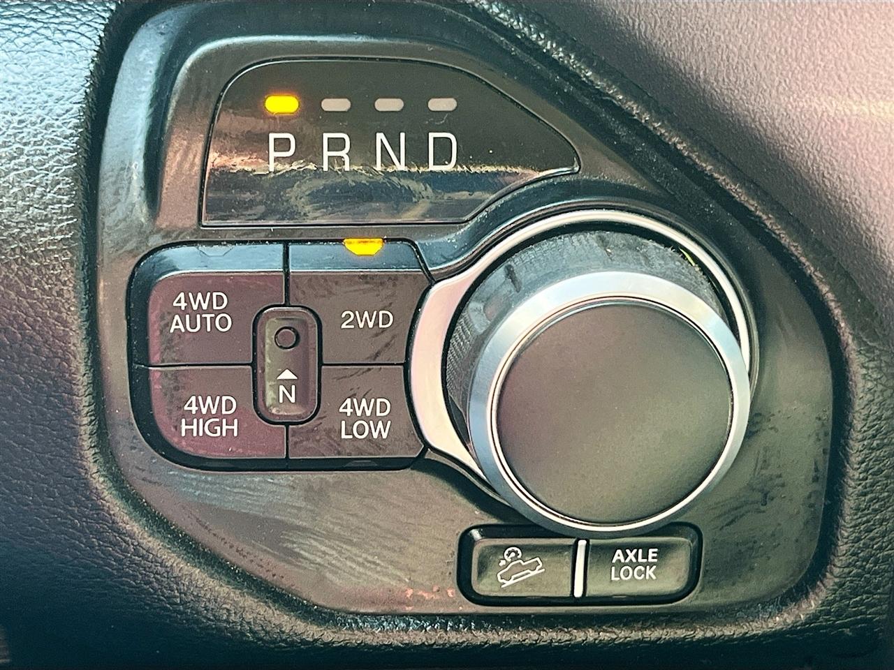 RAM 1500 Big Horn 4x4 Crew Cab 5'7" Box 2020