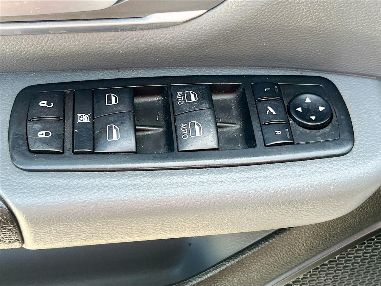 RAM 1500 Big Horn 4x4 Crew Cab 5'7" Box 2020