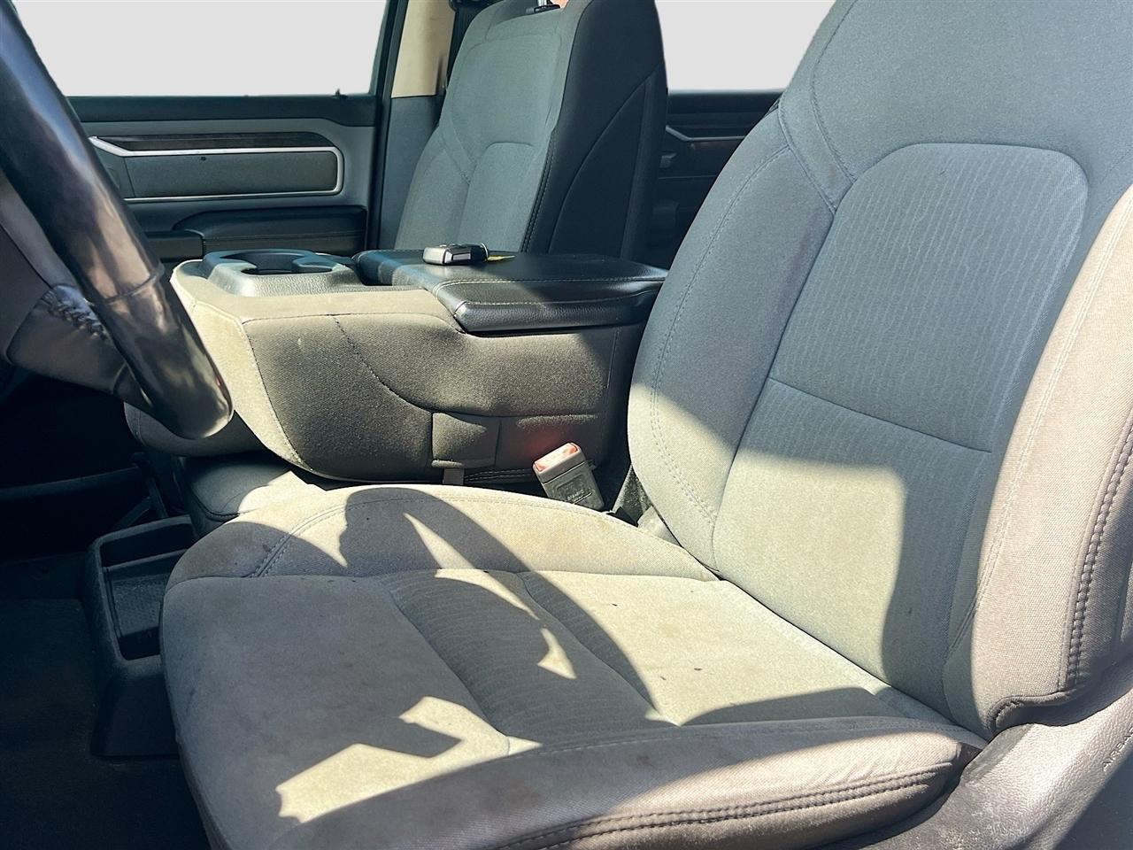 RAM 1500 Big Horn 4x4 Crew Cab 5'7" Box 2020