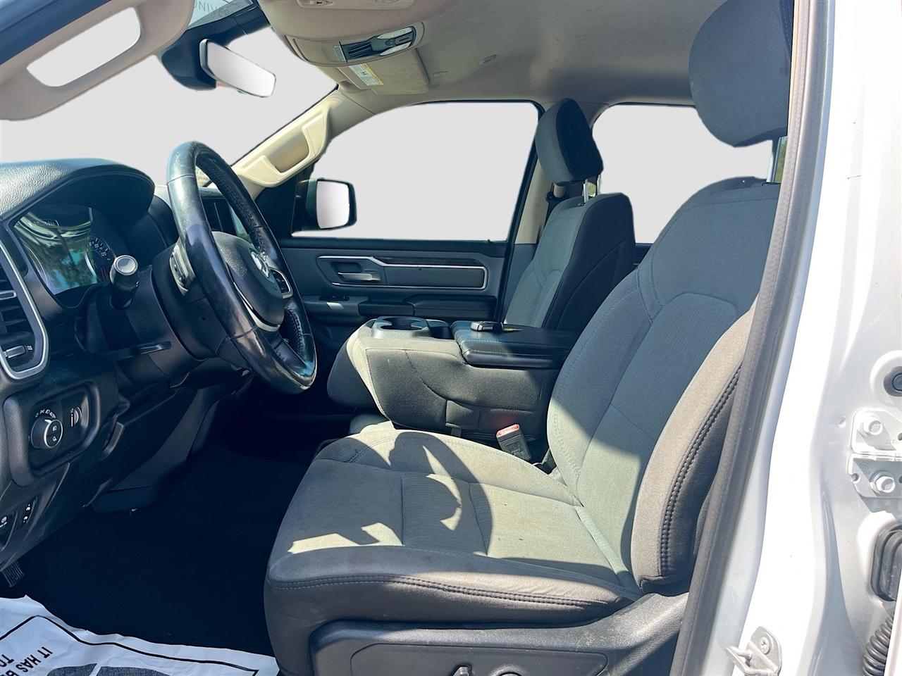 RAM 1500 Big Horn 4x4 Crew Cab 5'7" Box 2020