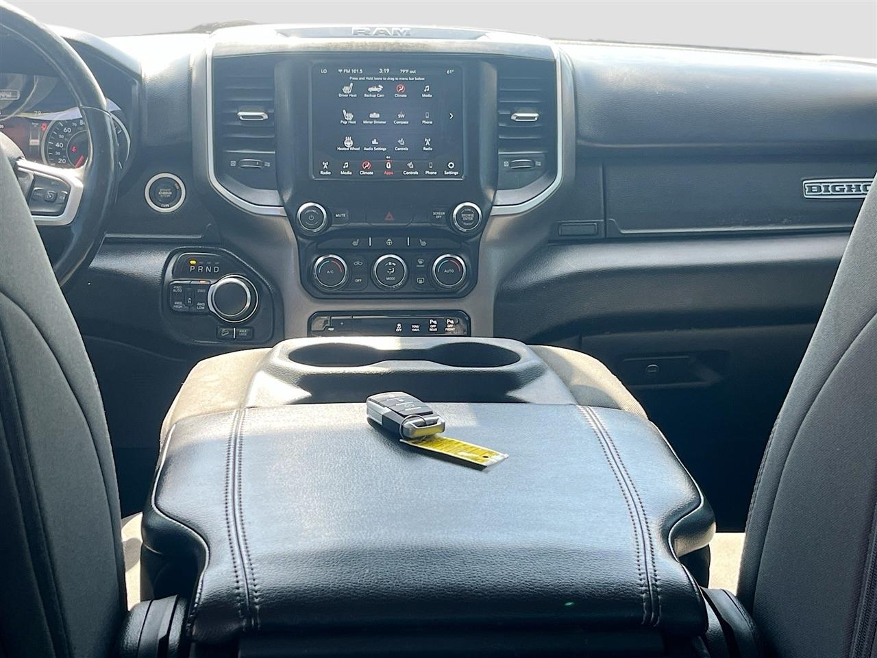 RAM 1500 Big Horn 4x4 Crew Cab 5'7" Box 2020