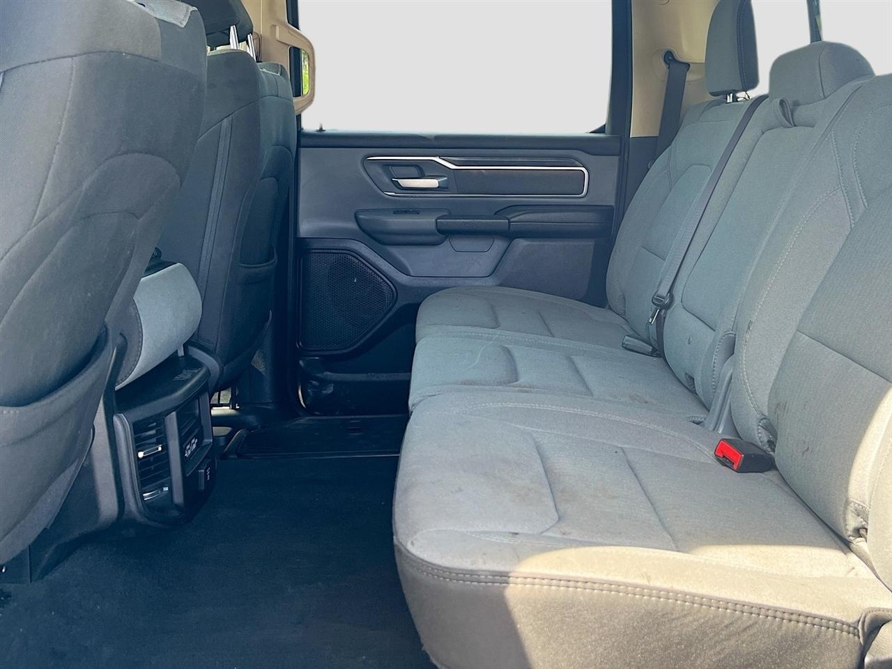 RAM 1500 Big Horn 4x4 Crew Cab 5'7" Box 2020