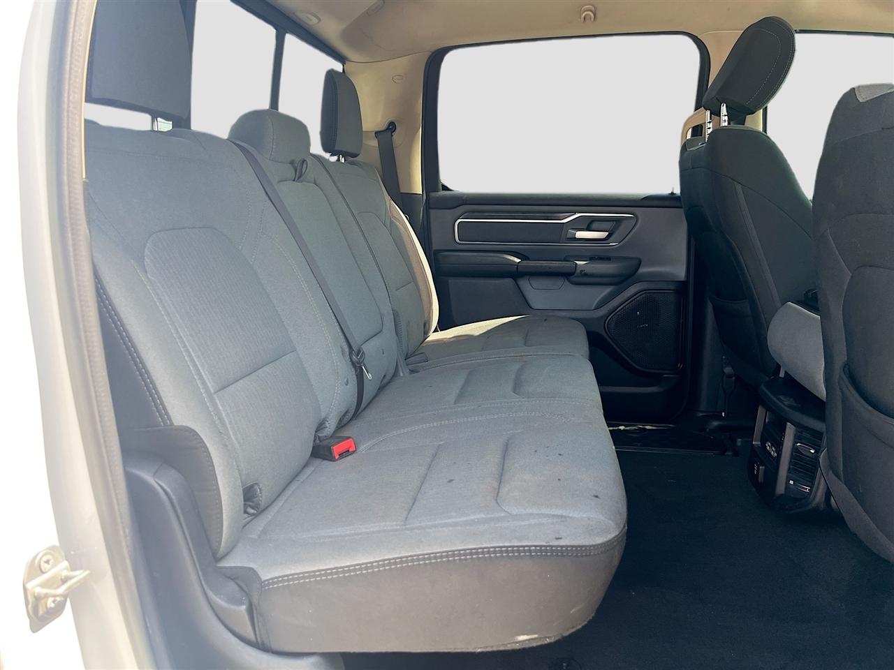 RAM 1500 Big Horn 4x4 Crew Cab 5'7" Box 2020