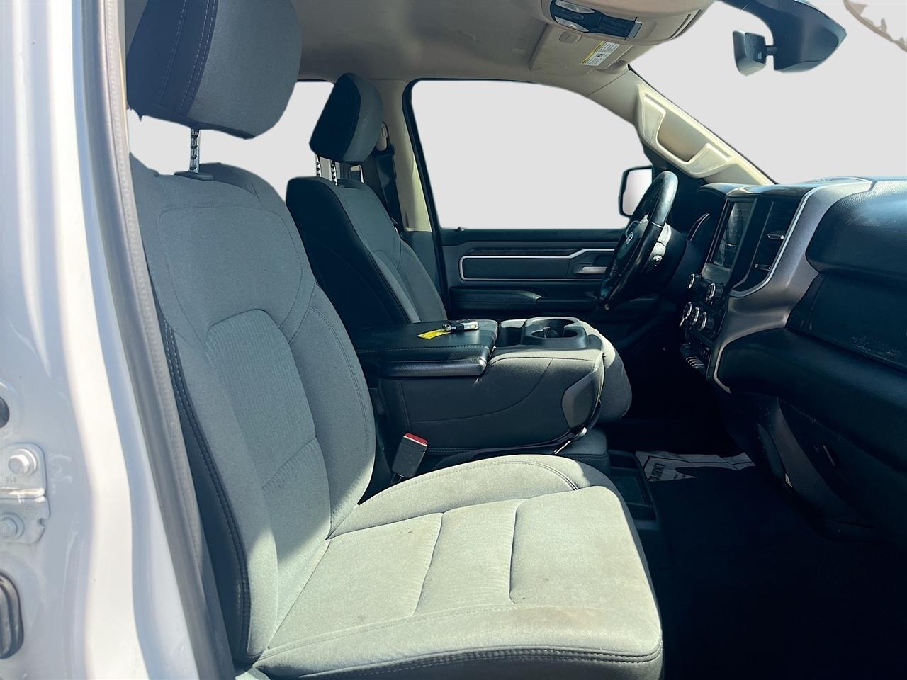 RAM 1500 Big Horn 4x4 Crew Cab 5'7" Box 2020