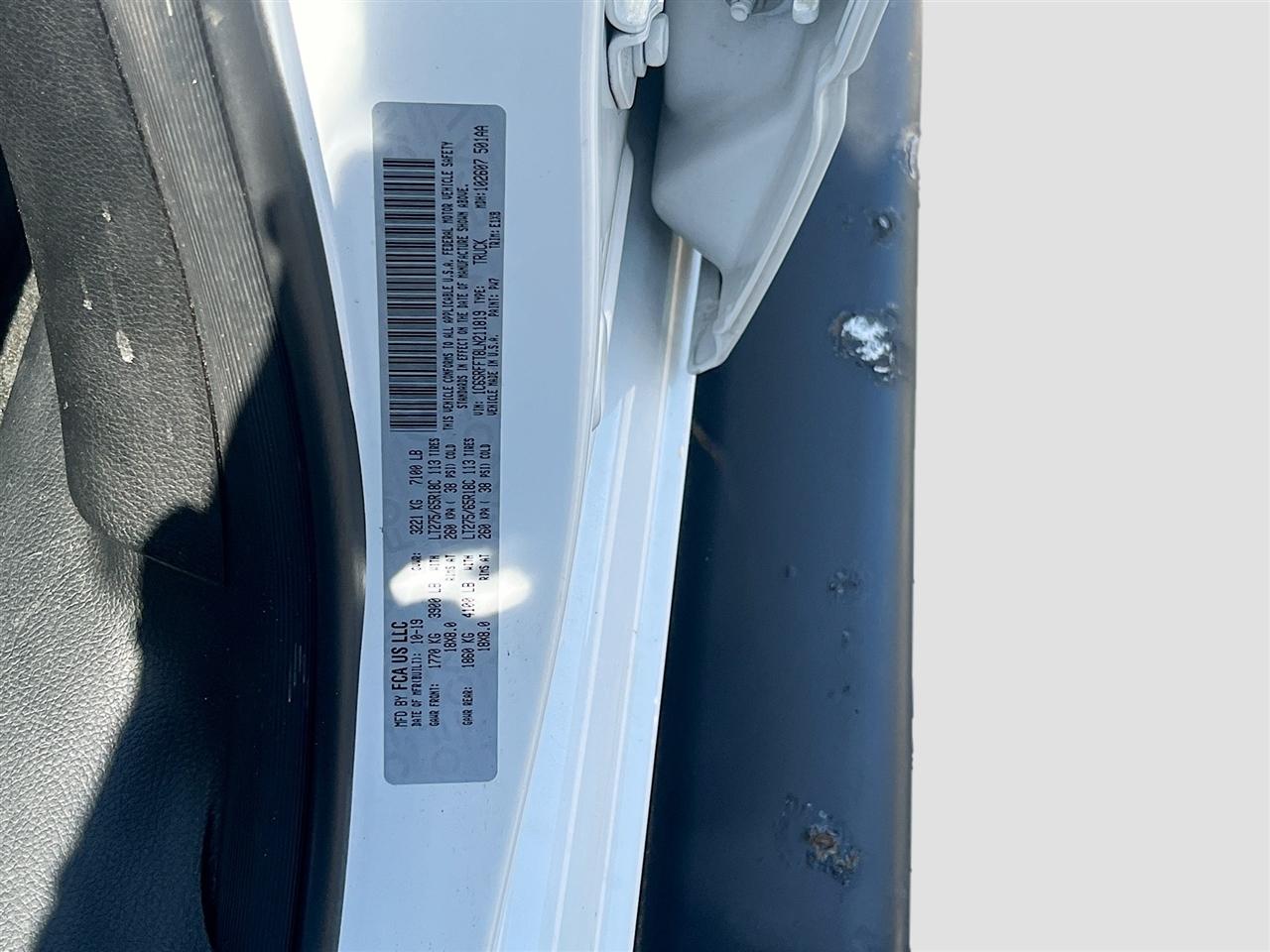 RAM 1500 Big Horn 4x4 Crew Cab 5'7" Box 2020