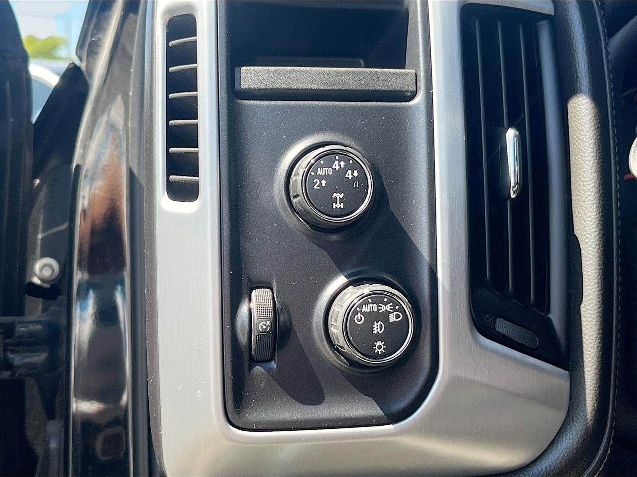 GMC Sierra 1500 4WD Crew Cab 143.5" SLT 2015