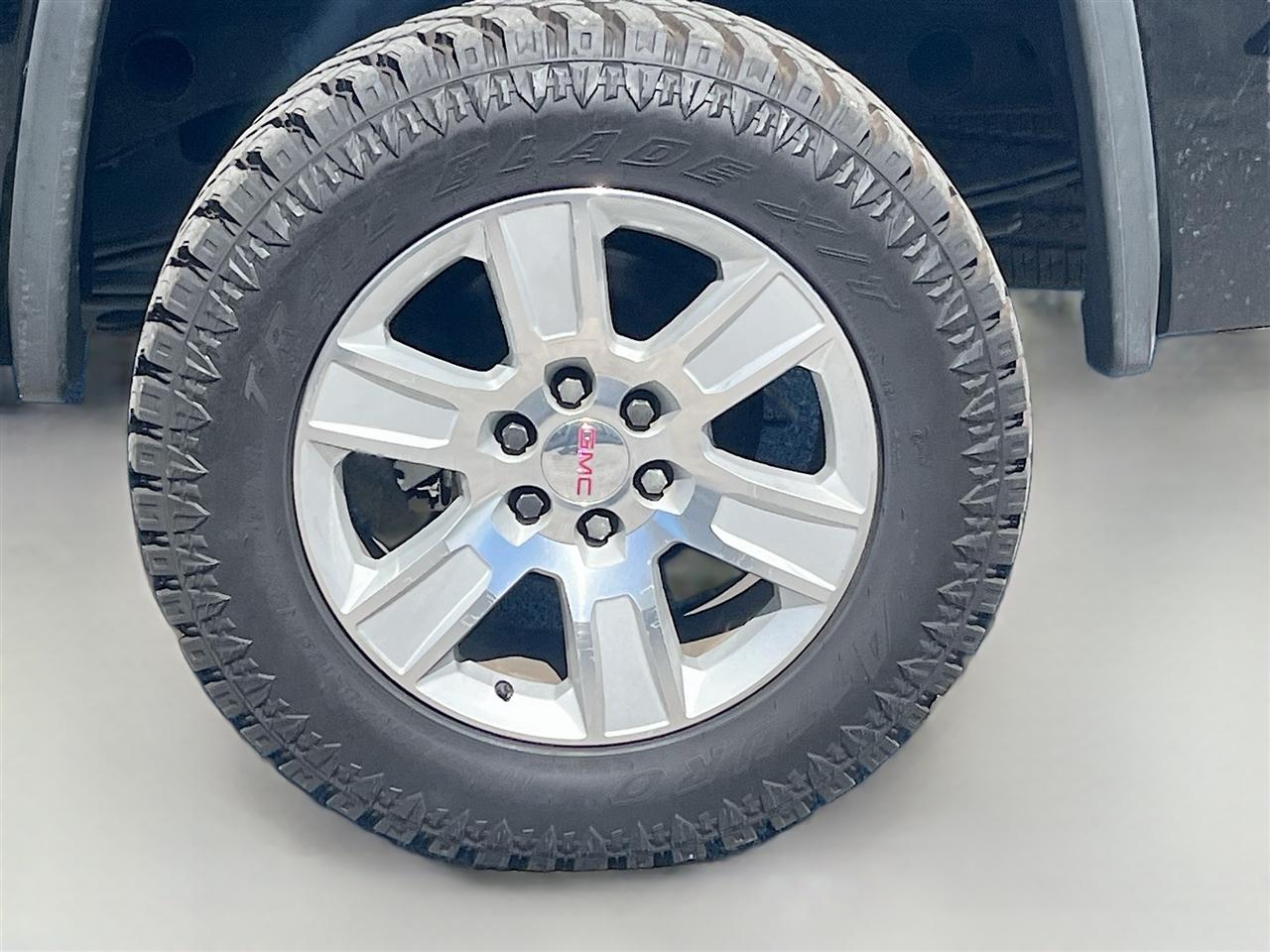 GMC Sierra 1500 4WD Crew Cab 143.5" SLT 2015