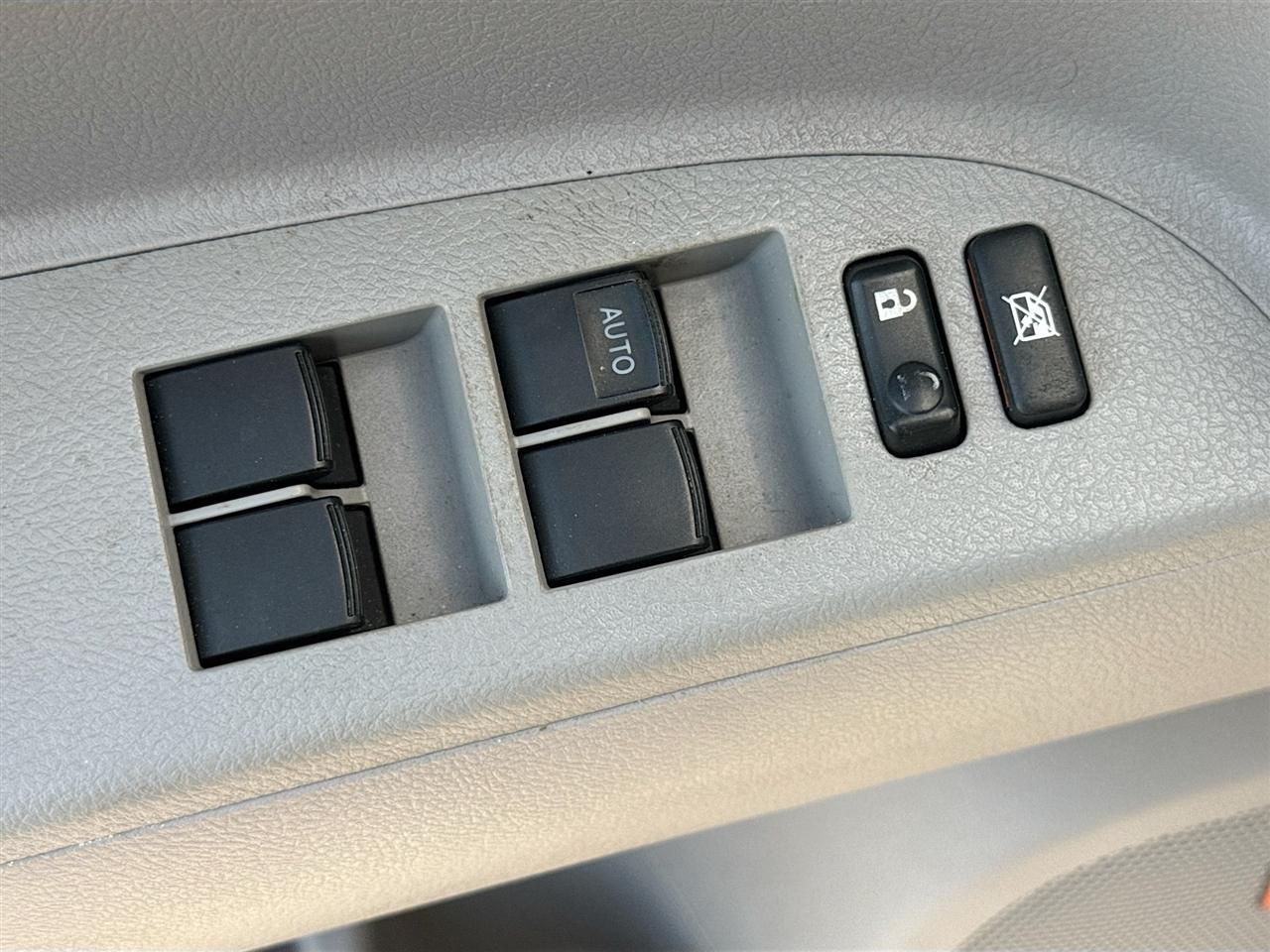 Toyota Highlander FWD 4dr V6 Limited (Natl) 2012