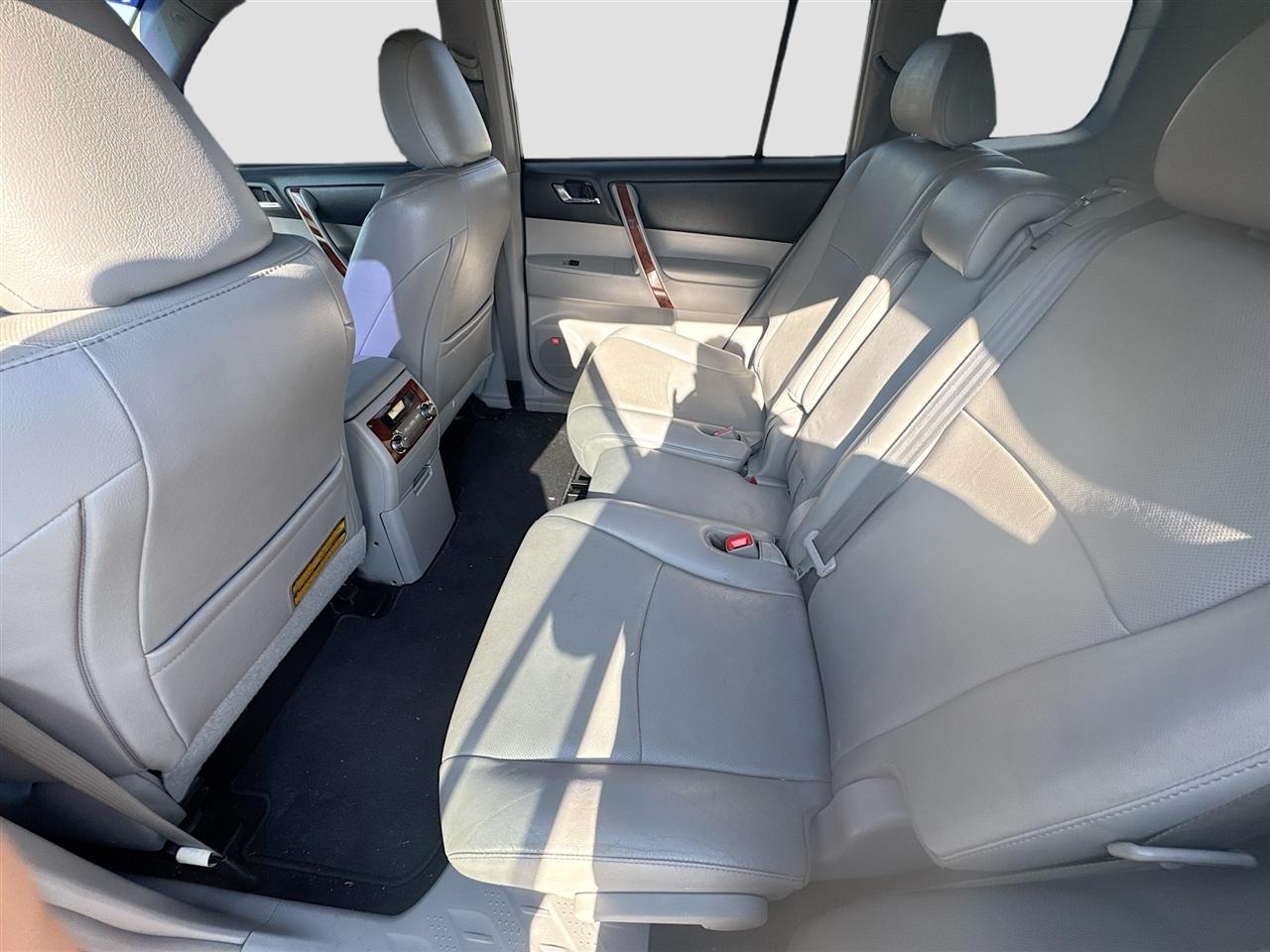 Toyota Highlander FWD 4dr V6 Limited (Natl) 2012