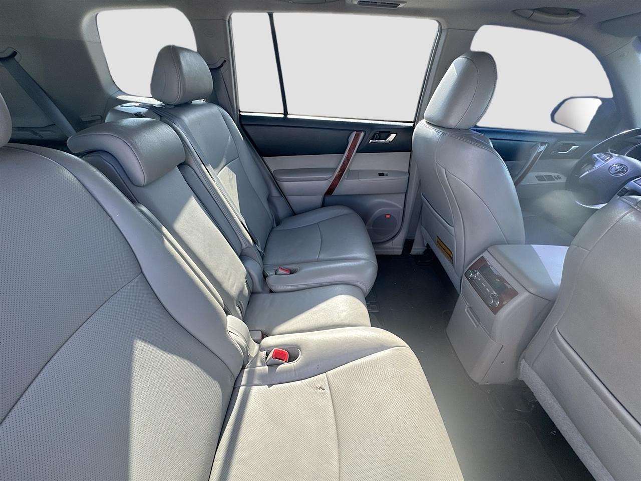 Toyota Highlander FWD 4dr V6 Limited (Natl) 2012