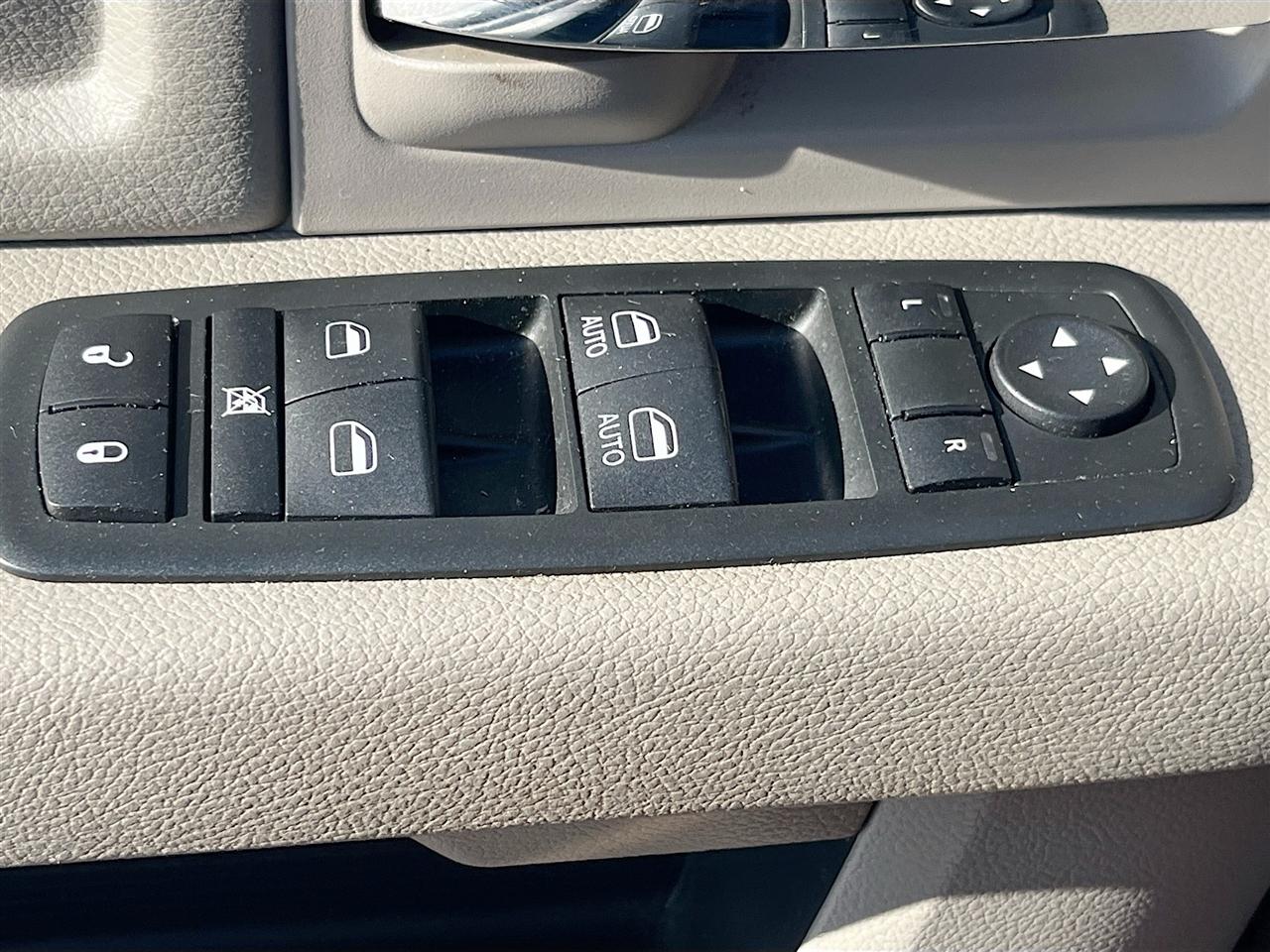 RAM 1500 4WD Crew Cab 140.5" Big Horn 2012