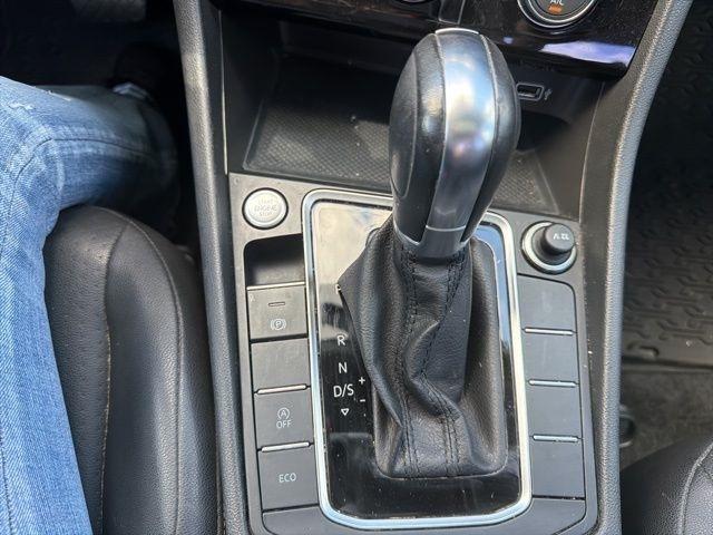 Volkswagen Jetta R-Line Auto w/SULEV 2019