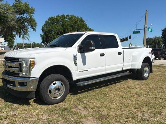 Ford Super Duty F-350 DRW King Ranch 4WD Crew Cab 8' Box 2019