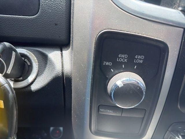 RAM 3500 Big Horn 4x4 Crew Cab 6'4" Box 2017