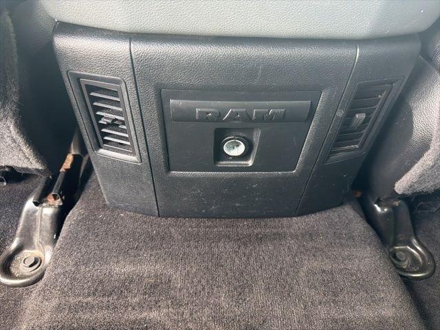 RAM 3500 Big Horn 4x4 Crew Cab 6'4" Box 2017